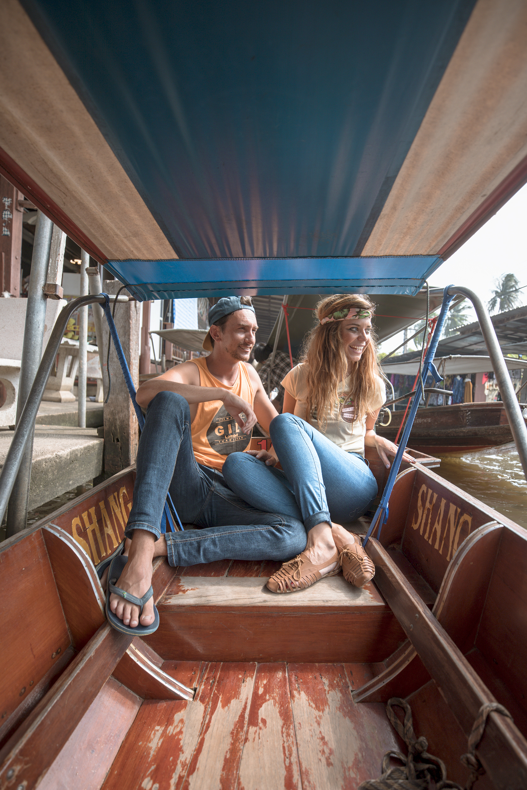 Floating market in Bangkok Thailand @howfarfromhome