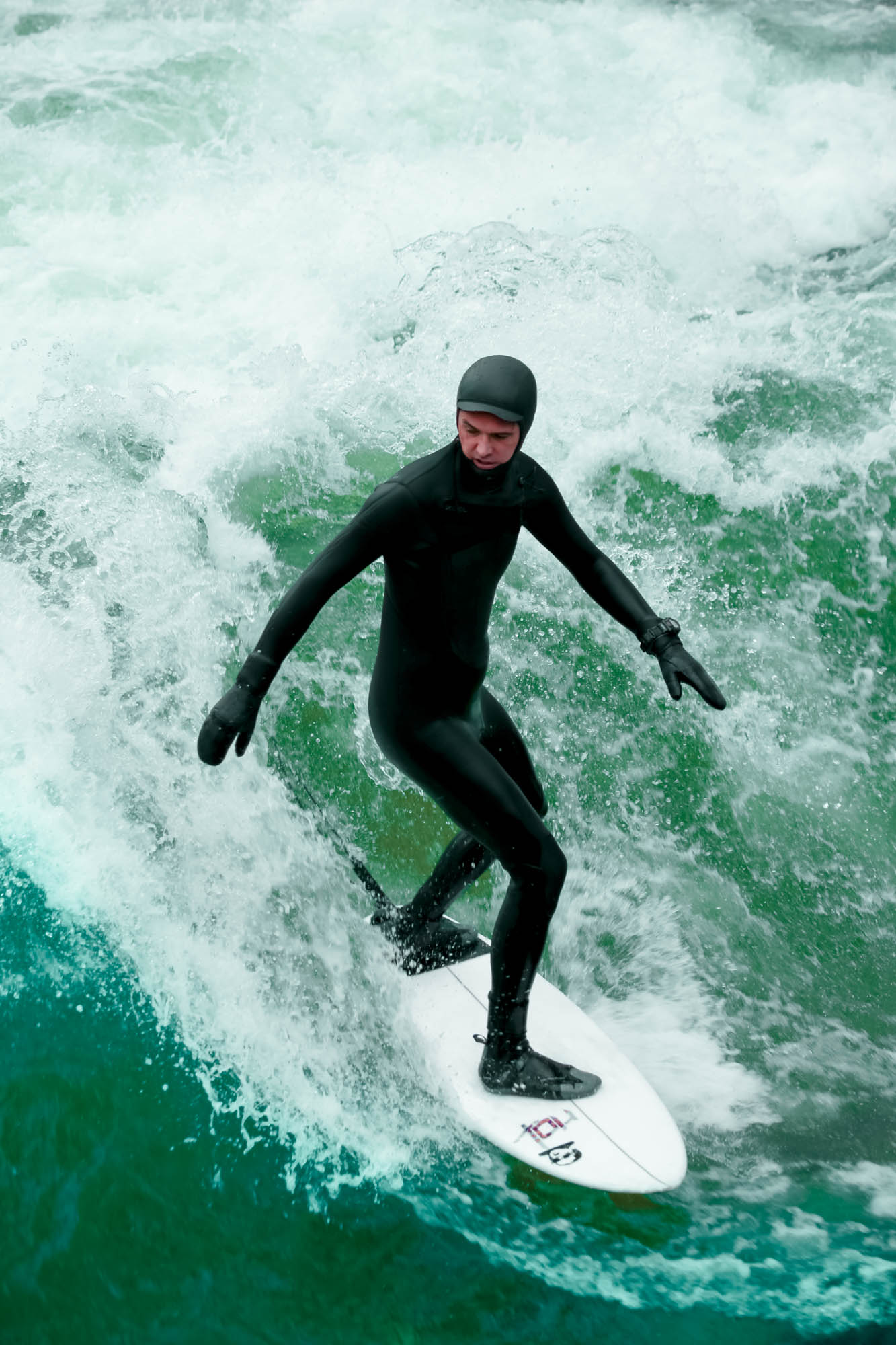 Eisbach surfers in Munich