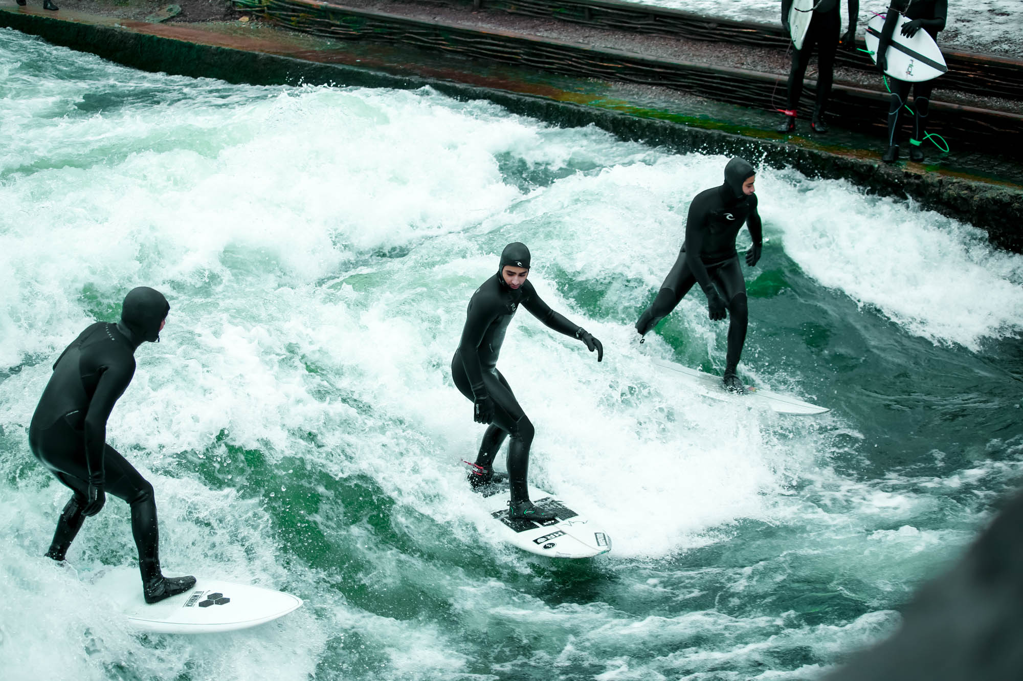 Eisbach surfers in Munich